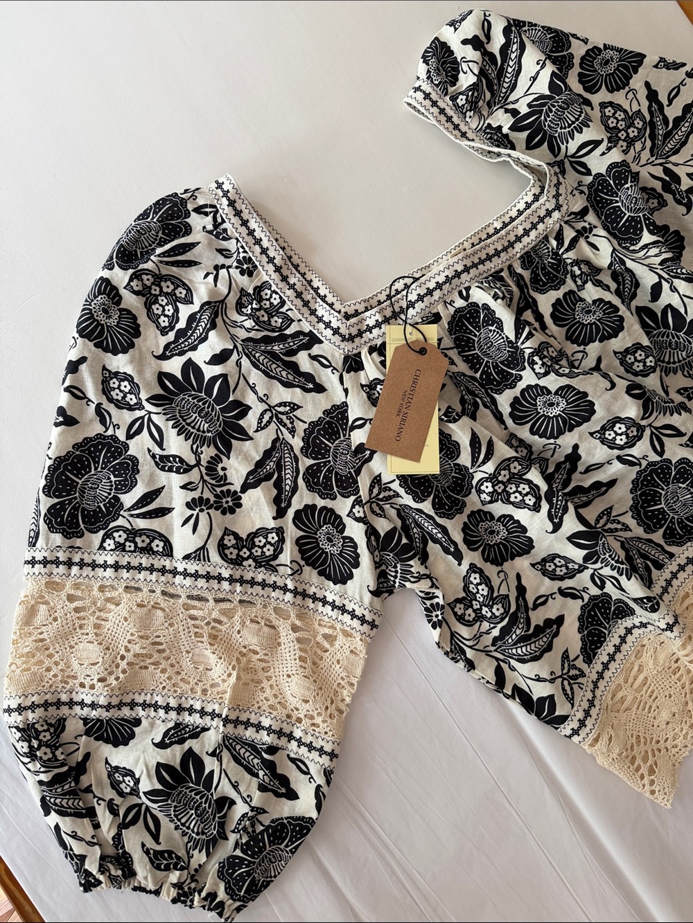Christian Siriano Black & Cream Floral Lace Peasant Blouse - Picture 2 of 4